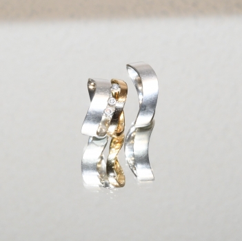 Eheringe "UNENDLICHE ACHT" aus Silber und Roségold mit Brillanten